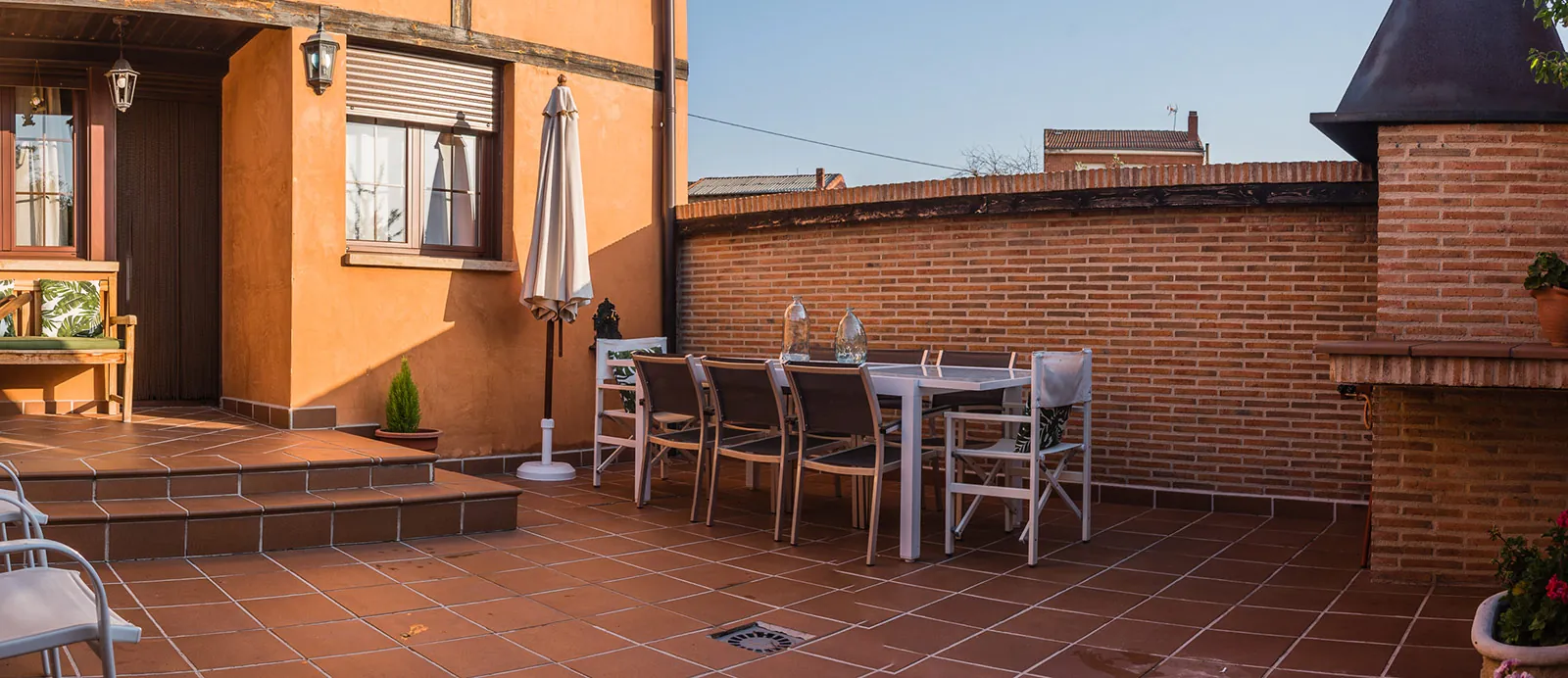 Patio exterior de la casa rural